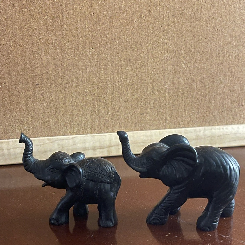 SOLD 

Black Elephant Figurine Set